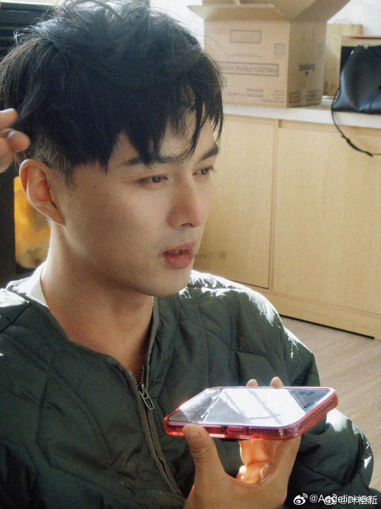 起猛了看到叶祖新饭撒了 谁懂啊叶祖新饭撒的反差萌，开局深吸一口气看着超紧张，结果