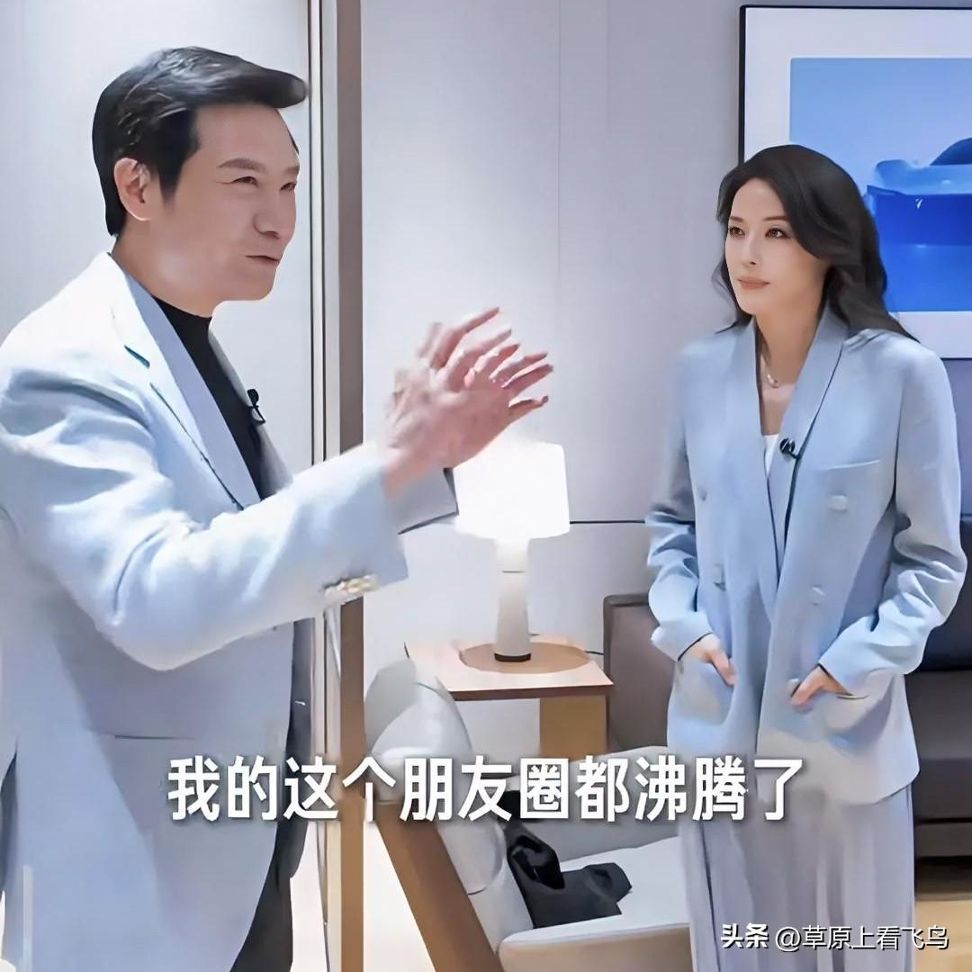 大家发现没有？
雷军不太对劲
我以为我看错了，没想到的是雷军边讲话边在画圆。
