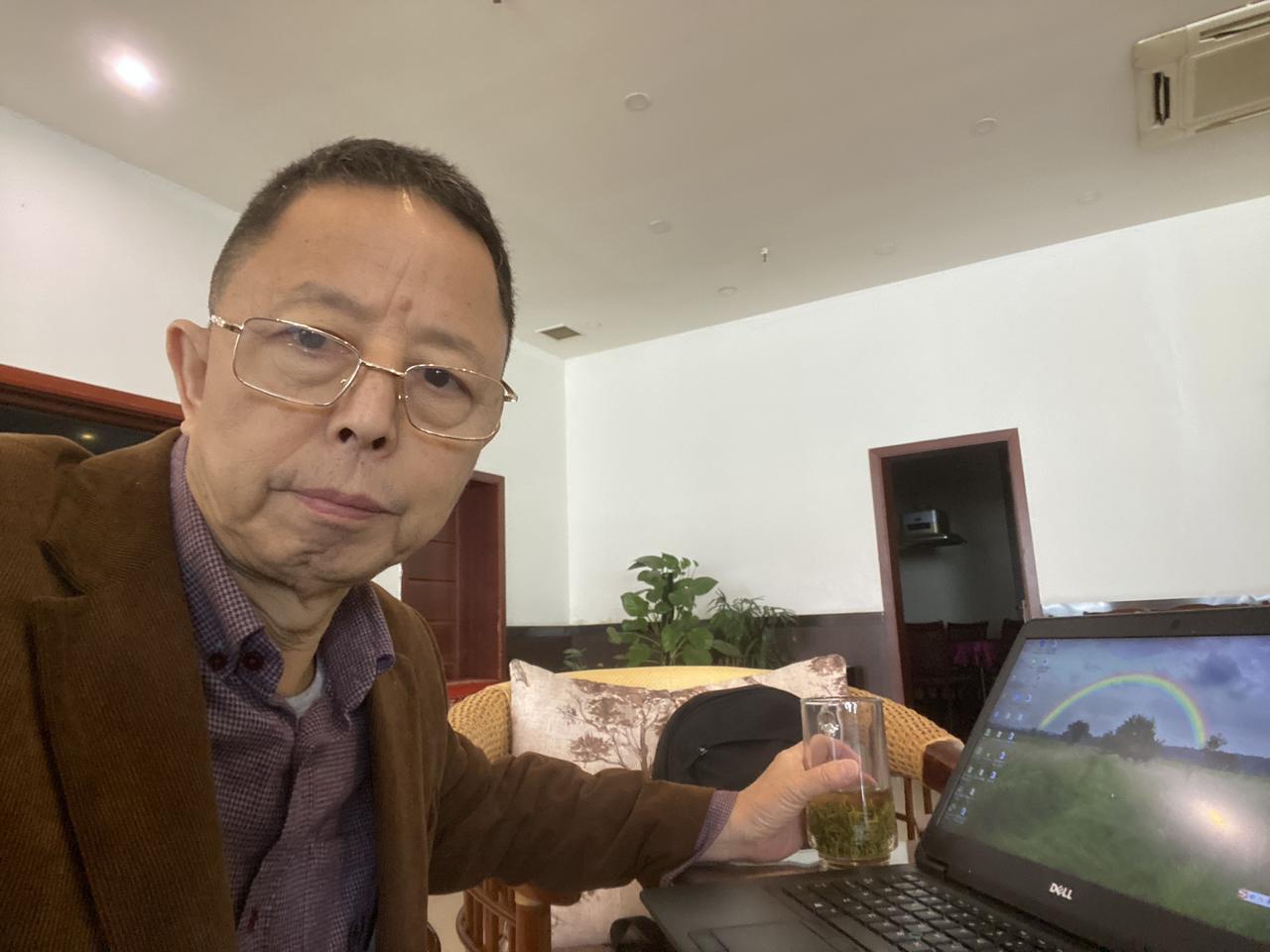 蒲子敏谈汝窑瓷器鉴定精要！
问：专家说现存国内传存的汝窑瓷器仅有一百多件吗？
答