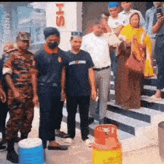 第二个小哥哥聪明，
知道关源头。