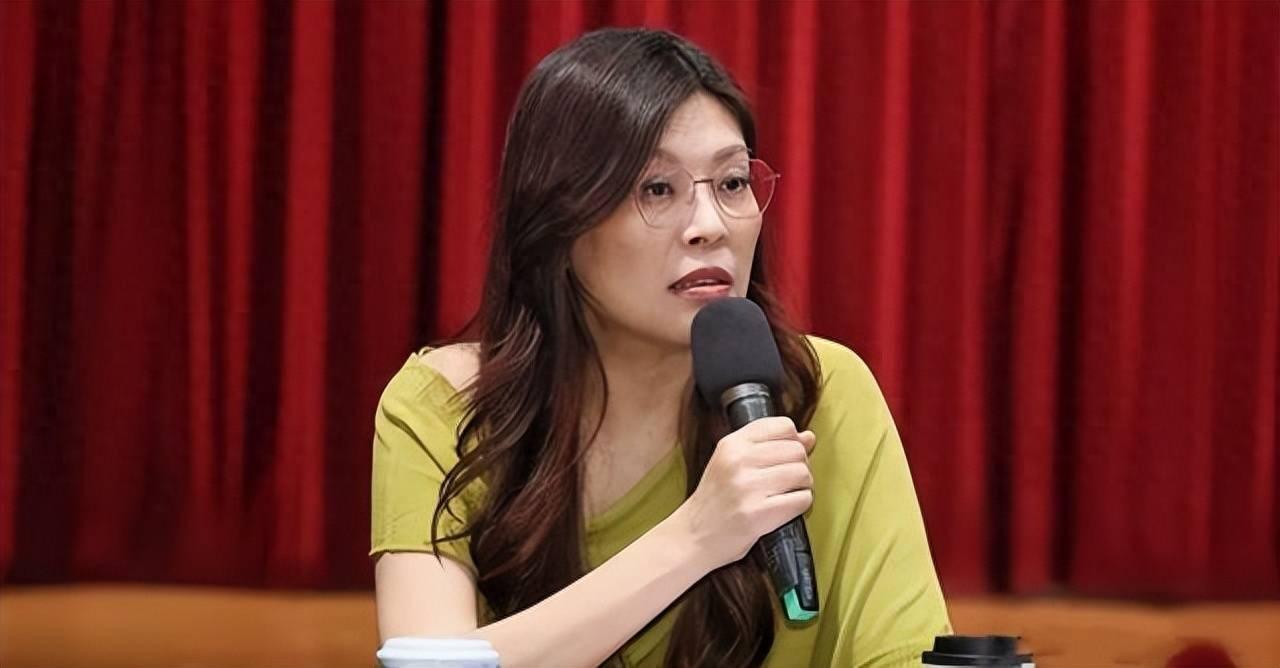 别再空谈统一了，郑丽文访陆，藏着台岛同胞最关心的实在好处



其实在啊权看来，