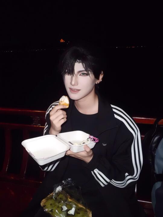 那个女人看了这张脸会不开心