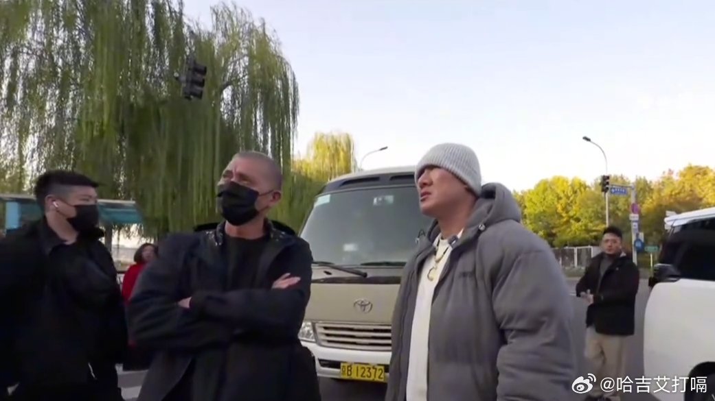 凤凰新闻【馆长计划先去水立方，但先到了鸟巢，下车瞅了一眼就被震撼到了】来自​​​