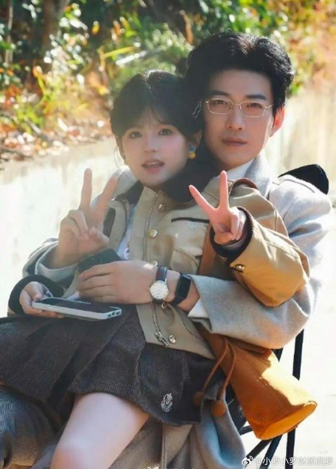 原来短剧演员在片场为了更快进入角色，直接跟对方坐一个凳子，感觉女生牺牲有点大了吧