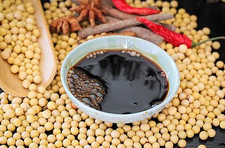 在中国的商业史上，曾经发生过一场极其荒诞、也极其惨烈的舆论大屠杀。

2022年