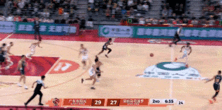 萨姆娜这么直接？CBA是橄榄球比赛，这里的队员不知道怎么训练的，一分钟能够抱你好