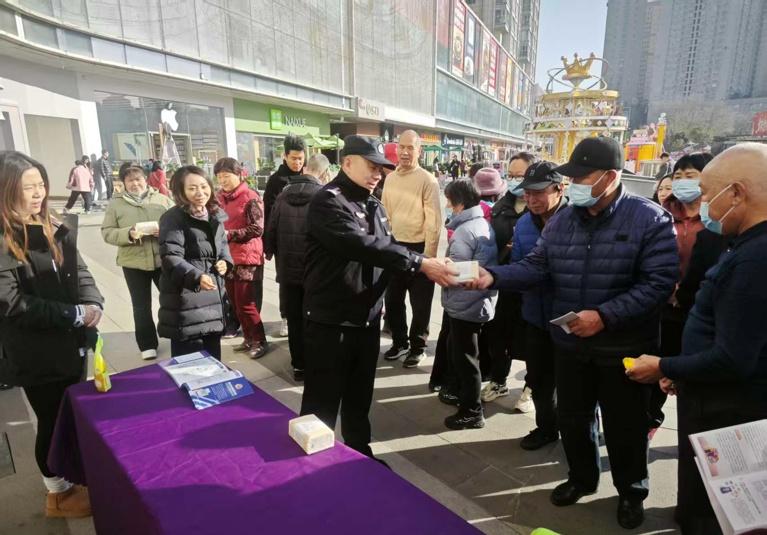 【银携手筑防线 反诈宣传入民心】全民反诈在行动12月25日，公安碑林分局太白路派