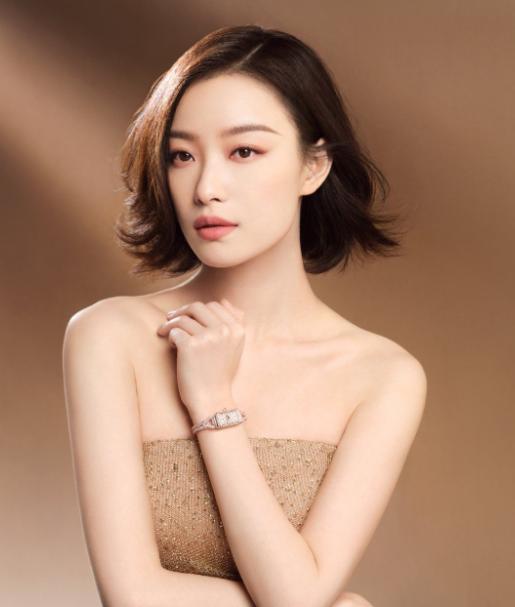 主持人问倪妮:“你现在有男朋友吗？”倪妮摇头:“没有。”主持人问:“是不是公司不