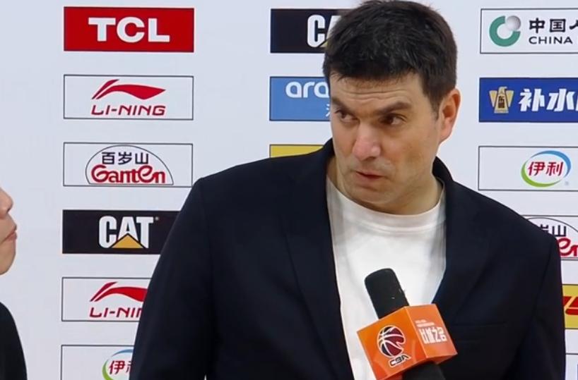 宁波男篮主场险胜福建男篮的赛后采访，主教练哈里斯说道：“可能这场比赛的前32分钟