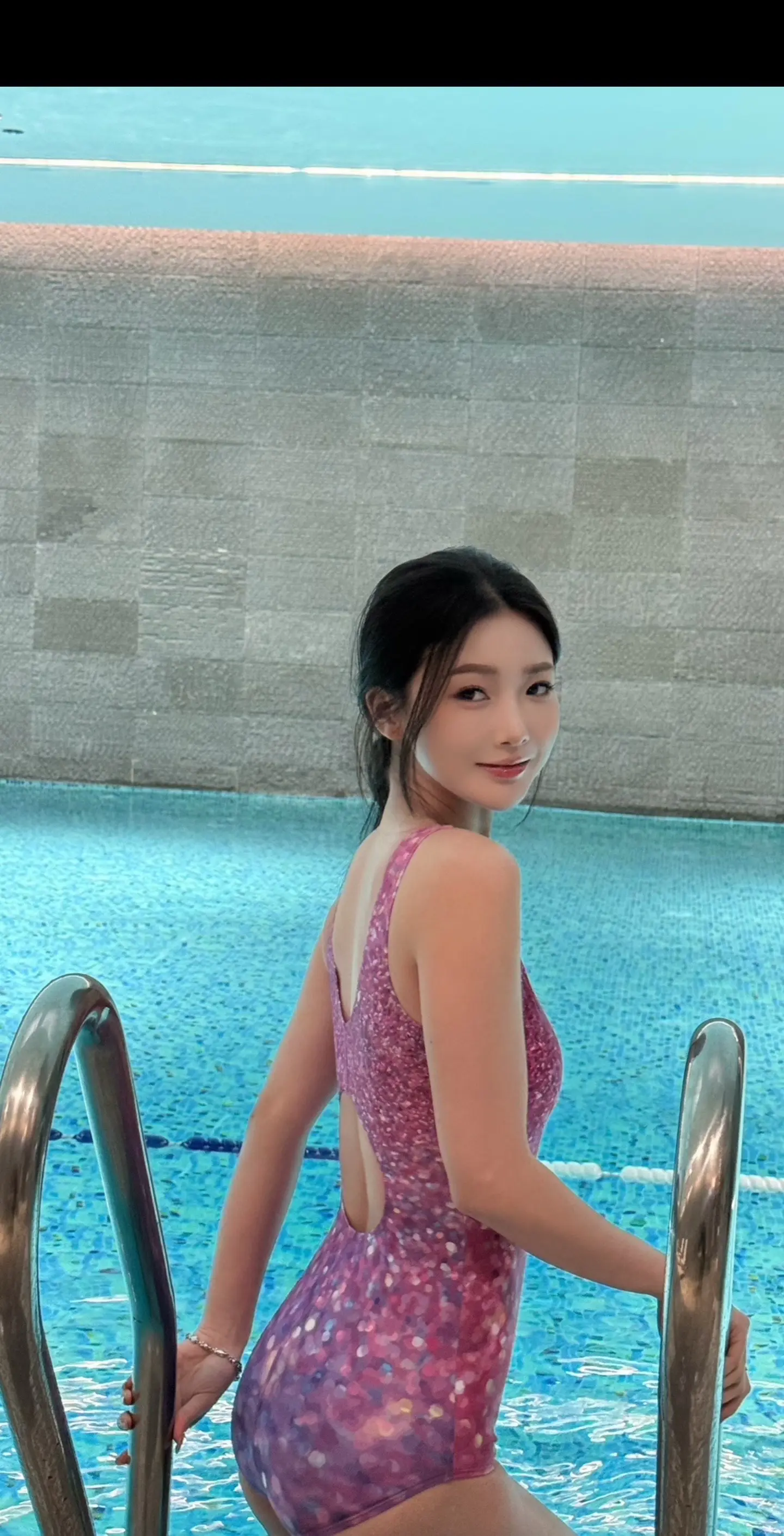 太美了泳衣