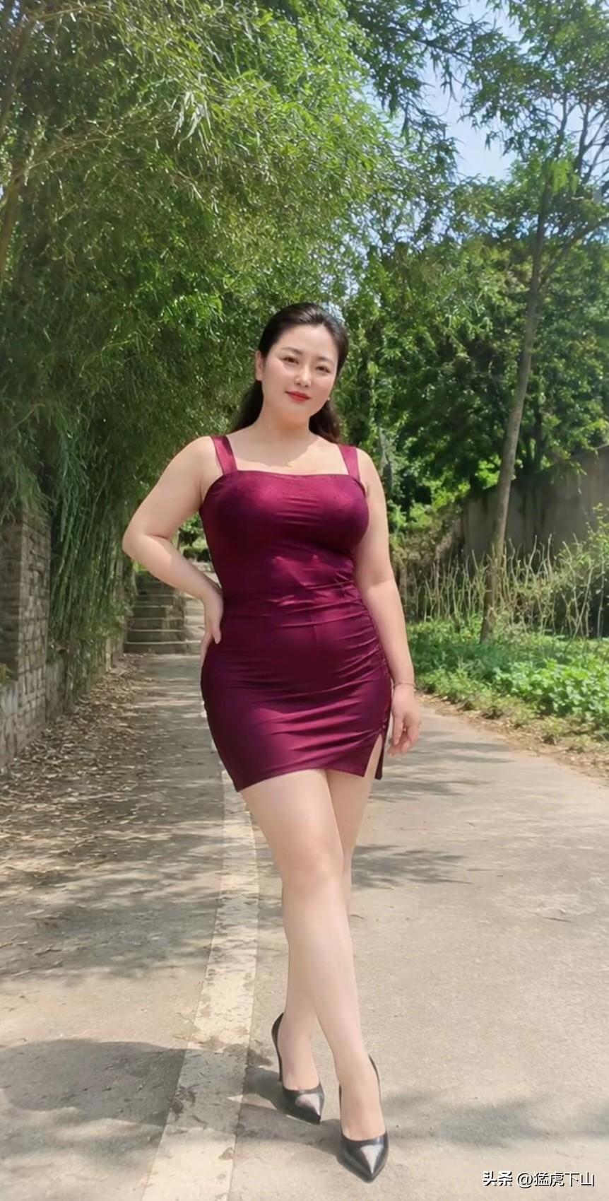 微胖女人是极品颜值与身材并存优雅知性成熟美迷人的极品身材美女