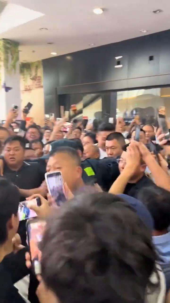 你就是朱之文，南天门大将军。朱老师，我爱你。