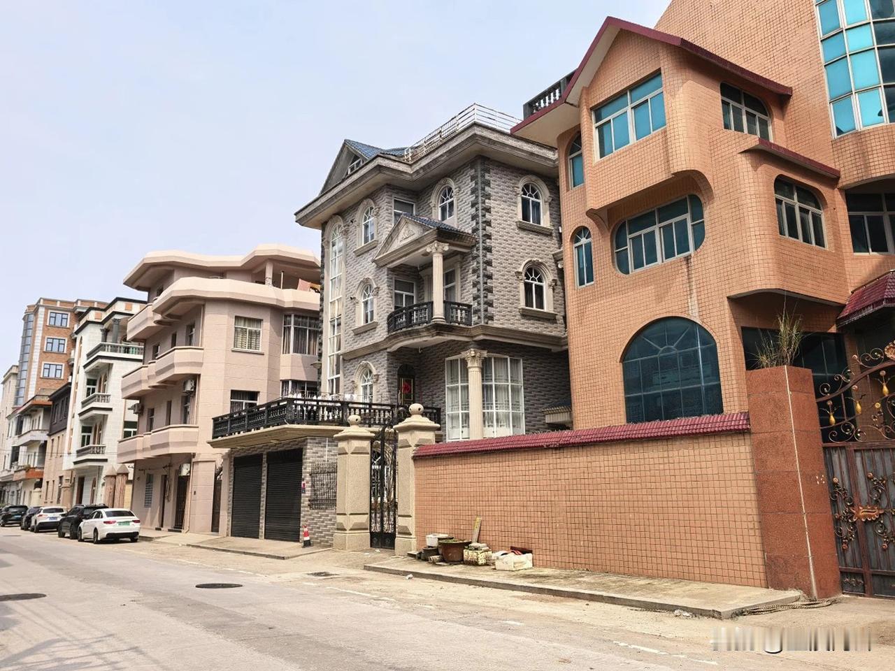 早就听说福建省福清市是有名的侨乡，是全国百强县，富得流油。但真正看到了福清的农村