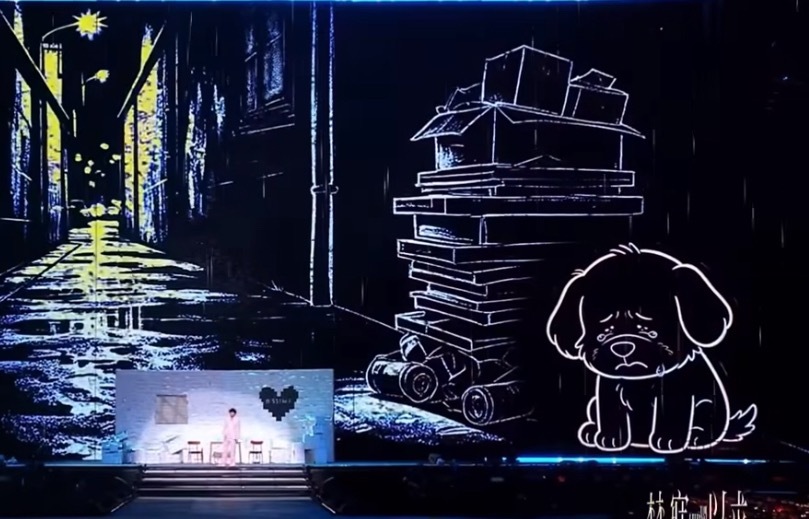 你们看想你的夜的舞台设计，图一是歌曲最开始时候小狗的动态，下雨天躲在一个绿色的箱