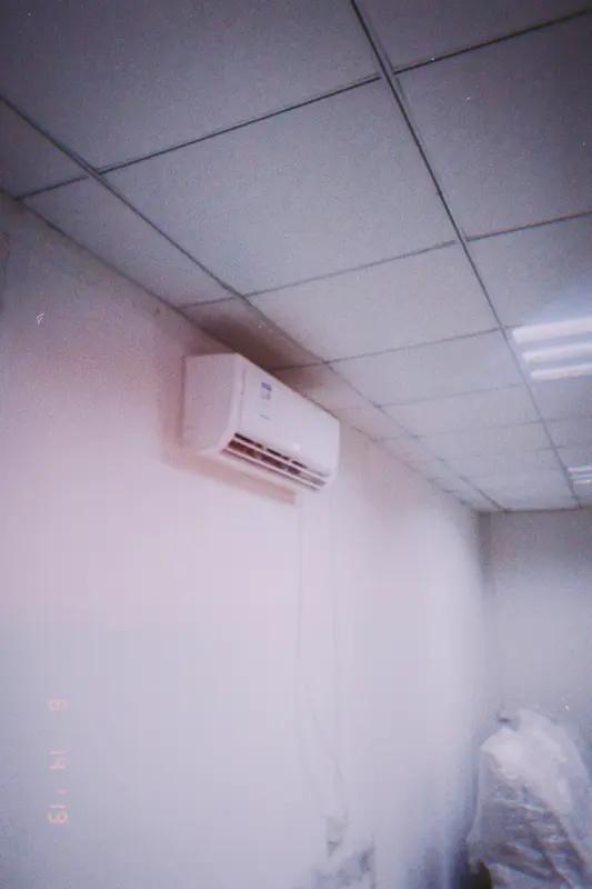 “这个夏天，命是中国空调给的。”中国移动空调成为欧洲抢手货，驱车200公里抢购、