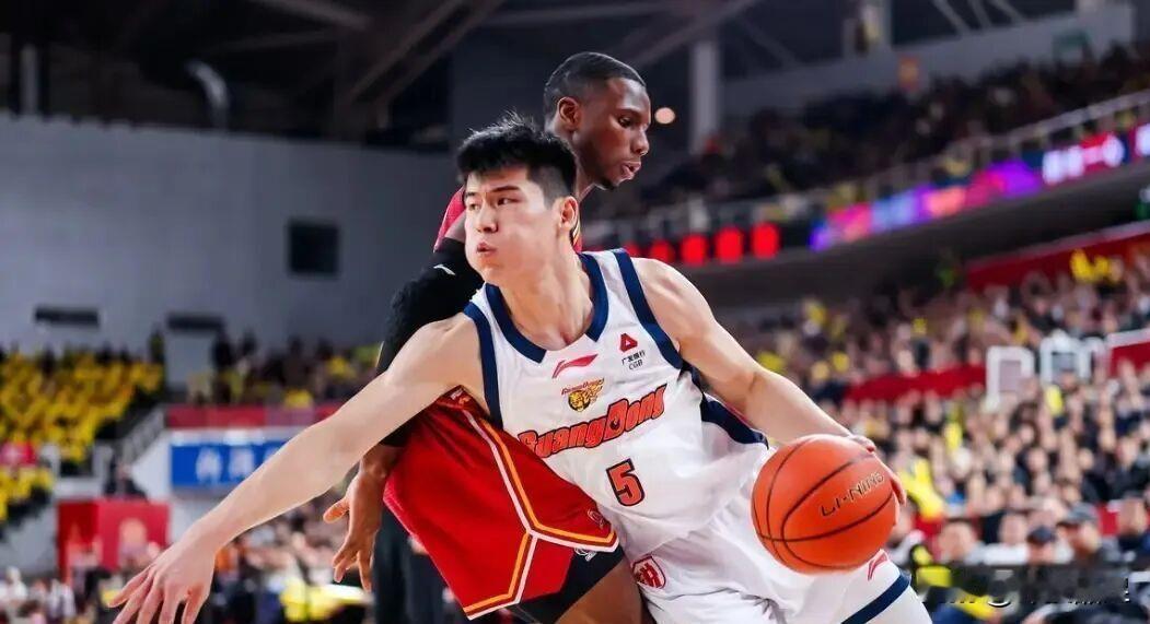 广东宏远上半场暂时以48-51客场落后山西，很少看到！
1.很少看到，CBA联赛