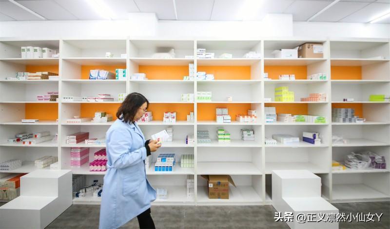 ‼️‼️吃完饭去散步，路过药房，想起这两天姑娘有点咳嗽，说是嗓子疼，于是就想着买