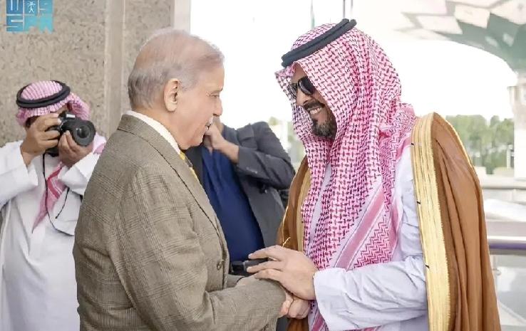 太绝了！巴基斯坦靠防务合作，走出三方共赢新路！
 
海湾国家有钱缺防务，巴基斯坦