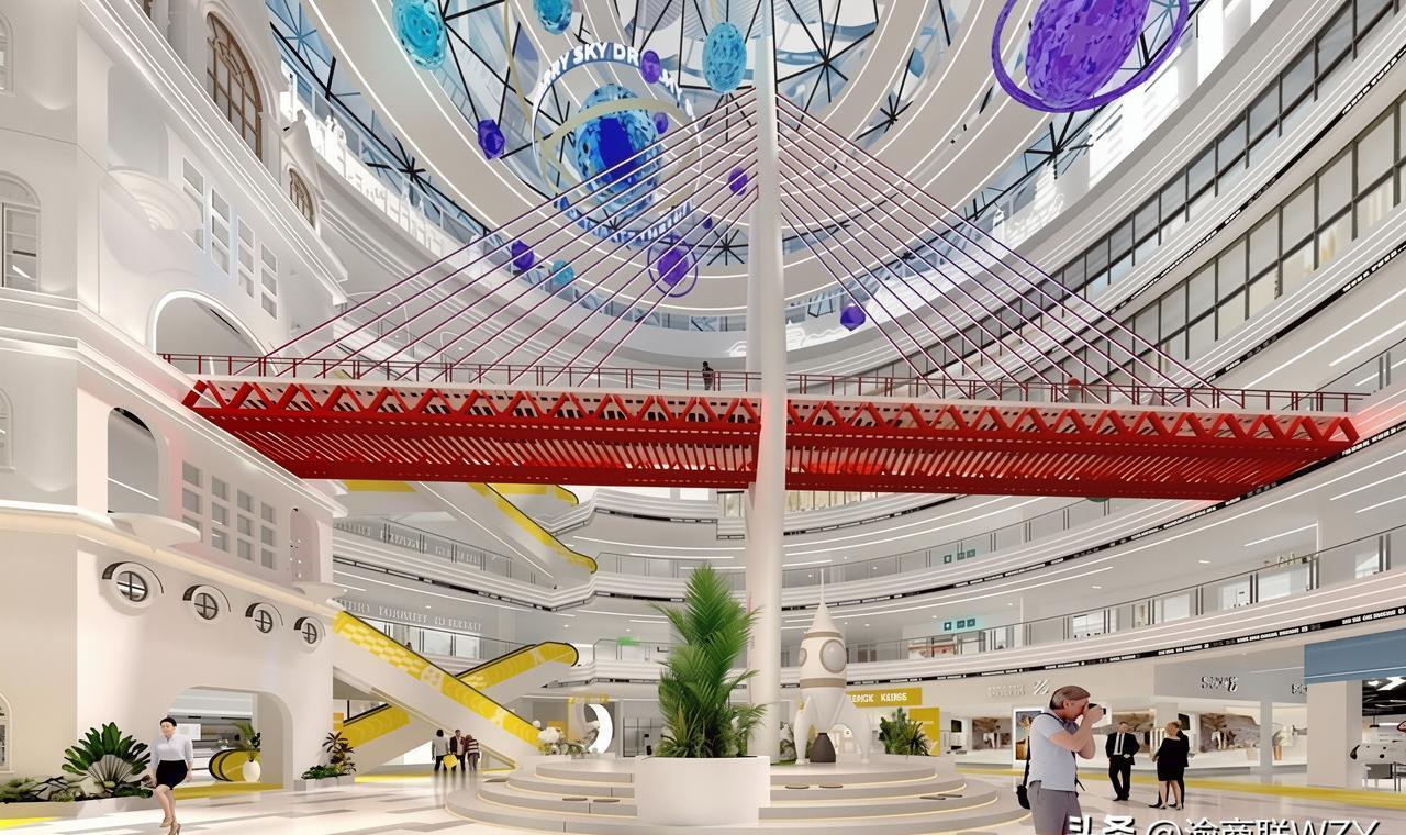 重庆星环广场的最新变革，像是一场未来感十足的时尚盛宴刚刚展开。
完工在即的主体结