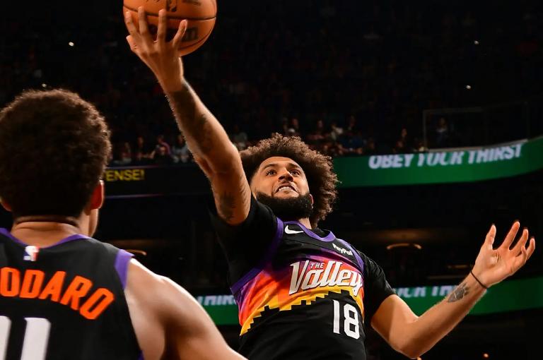 不太理解为什么太阳会经常让以赛亚-利弗斯进入轮换阵容，而且他的出场时间甚至要比拉