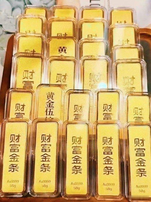 金饰价格涨至1300元 国际金价走高，现货黄金、COMEX黄金均迎来上涨。线下金