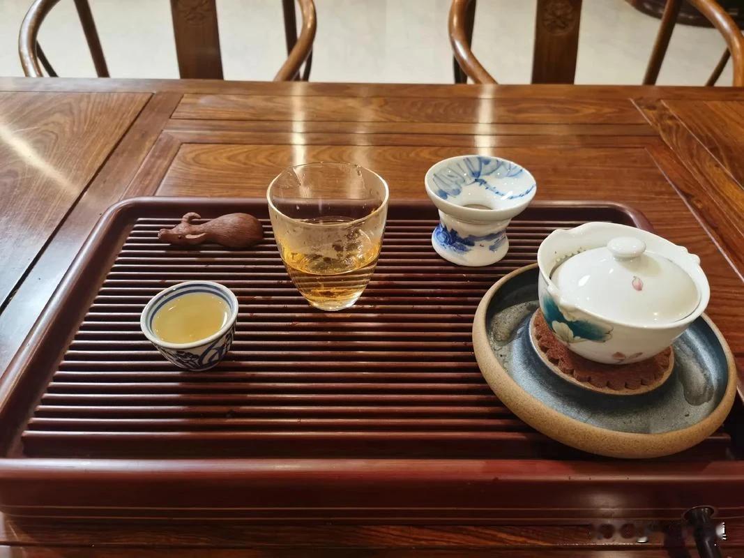 #茶叶的韵到底是什么呢?#
茶叶的韵指的是茶叶所散发出的独特气味和口感所营造的意