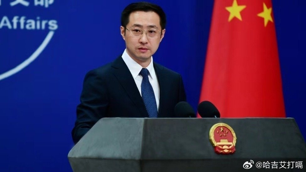 凤凰新闻【中国博士后遭美方执法人员盘问后自杀，外交部回应】一名中国博士后在遭美方