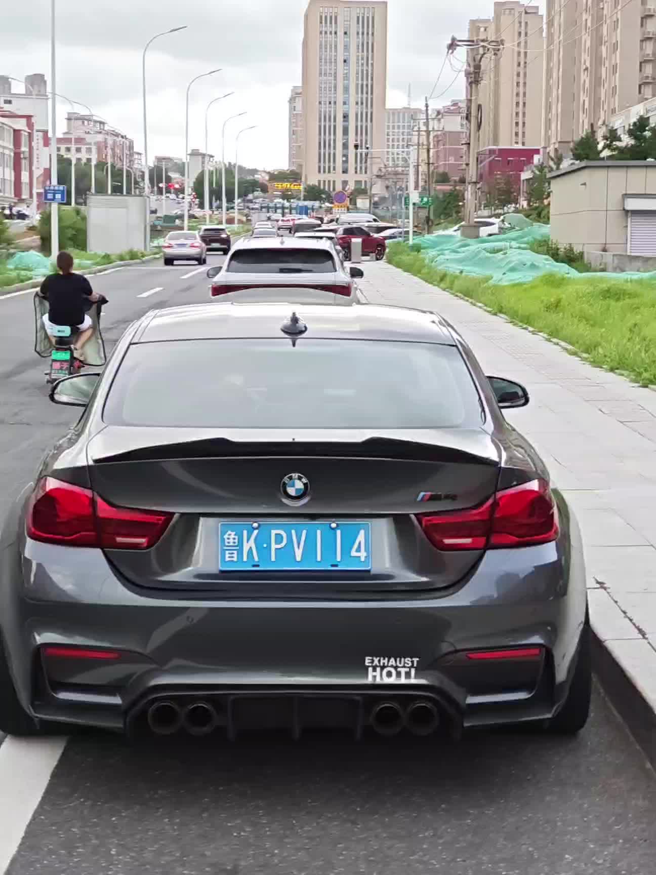 宝马M4的回头率还是太高了。