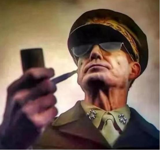 1962年，年过八旬的麦克阿瑟突然听到了一个让人震惊的消息：印度跟中国开战了，得