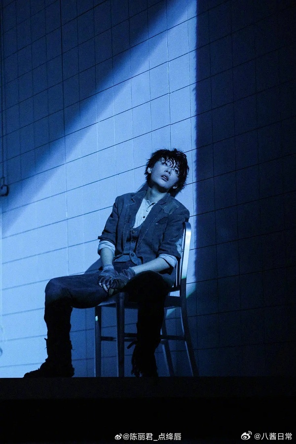 陈丽君话剧短发造型 