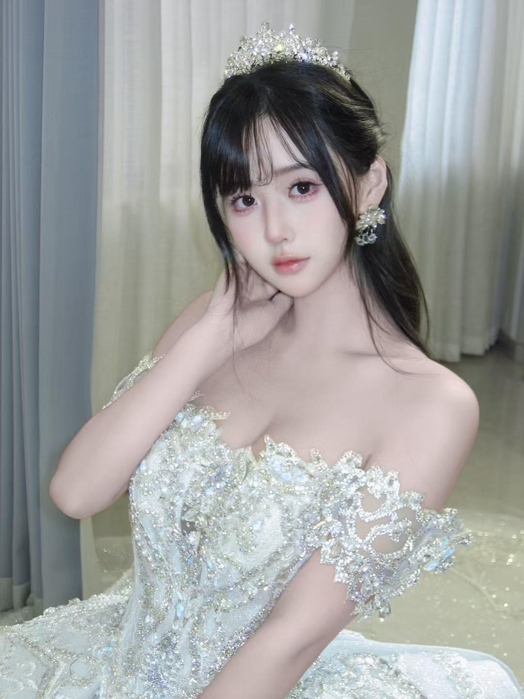 你盯着我看的那一瞬间，想和我有以后吗。