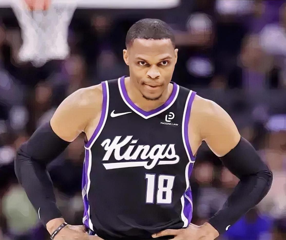 按照位置来讲
历史三双王
威少的弱项应该是篮板
约基奇的弱项应该是助攻
毕竟后场