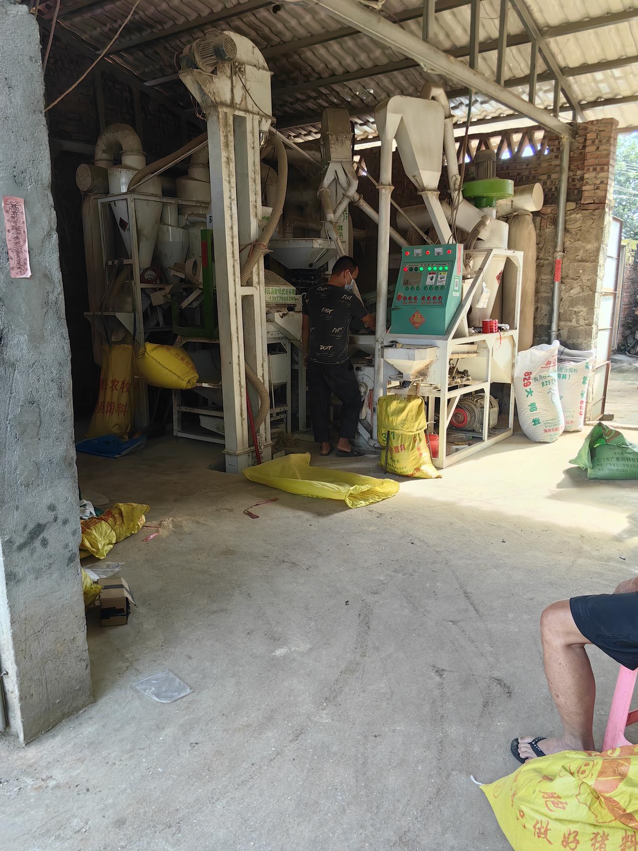 这个构造，看似复杂，实则一点都不简单。大城市的人，估计没几个人见过这设备，更不知