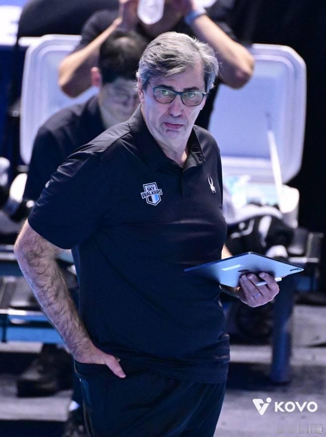 国际排坛动态韩国排球现代资本主教练布莱恩：虽然愤怒尚未平息，但还是要再次向大韩航