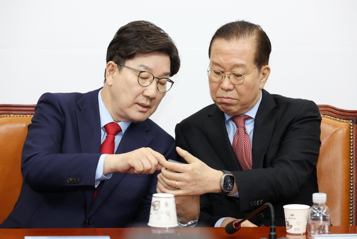 国民力量党内爆内讧，亲尹派遭围攻，权性东拒辞职

6月4日，围绕总统大选失利的责