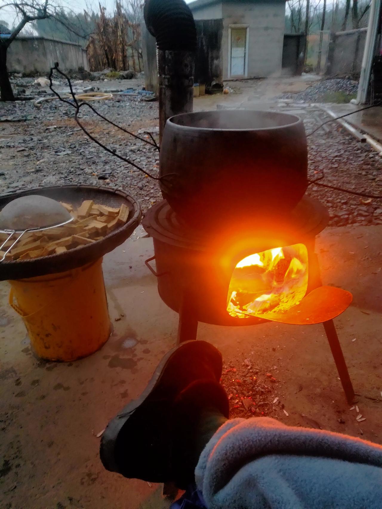 就因为发了这个图，有人说我污染空气。
今天在家做卤菜打算用来送给粉丝，卤了一次以