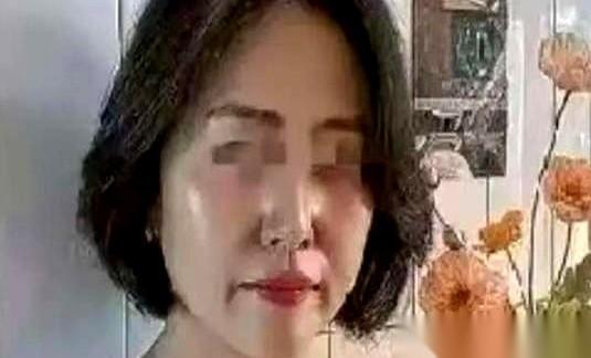 快52岁的孙女士，站在ATM机前，死死盯着屏幕上那个“不到20万”的余额，手指头
