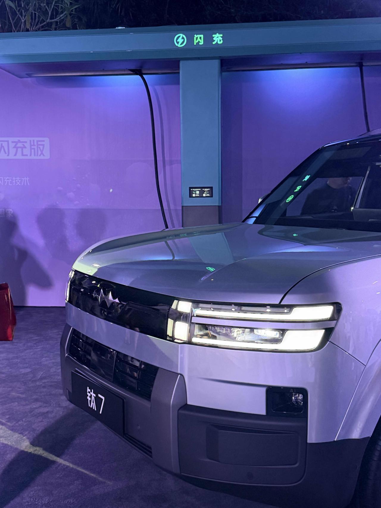 19.98万起，买一个“方盒子”能装什么？

装755公里不喘气的续航，装5分钟