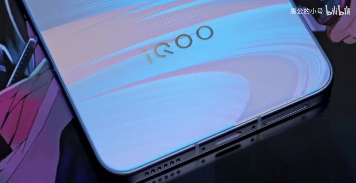 QOO Neo11真机外观设计曝光，堪称“史上最强Neo”，这代没有Pro，核心