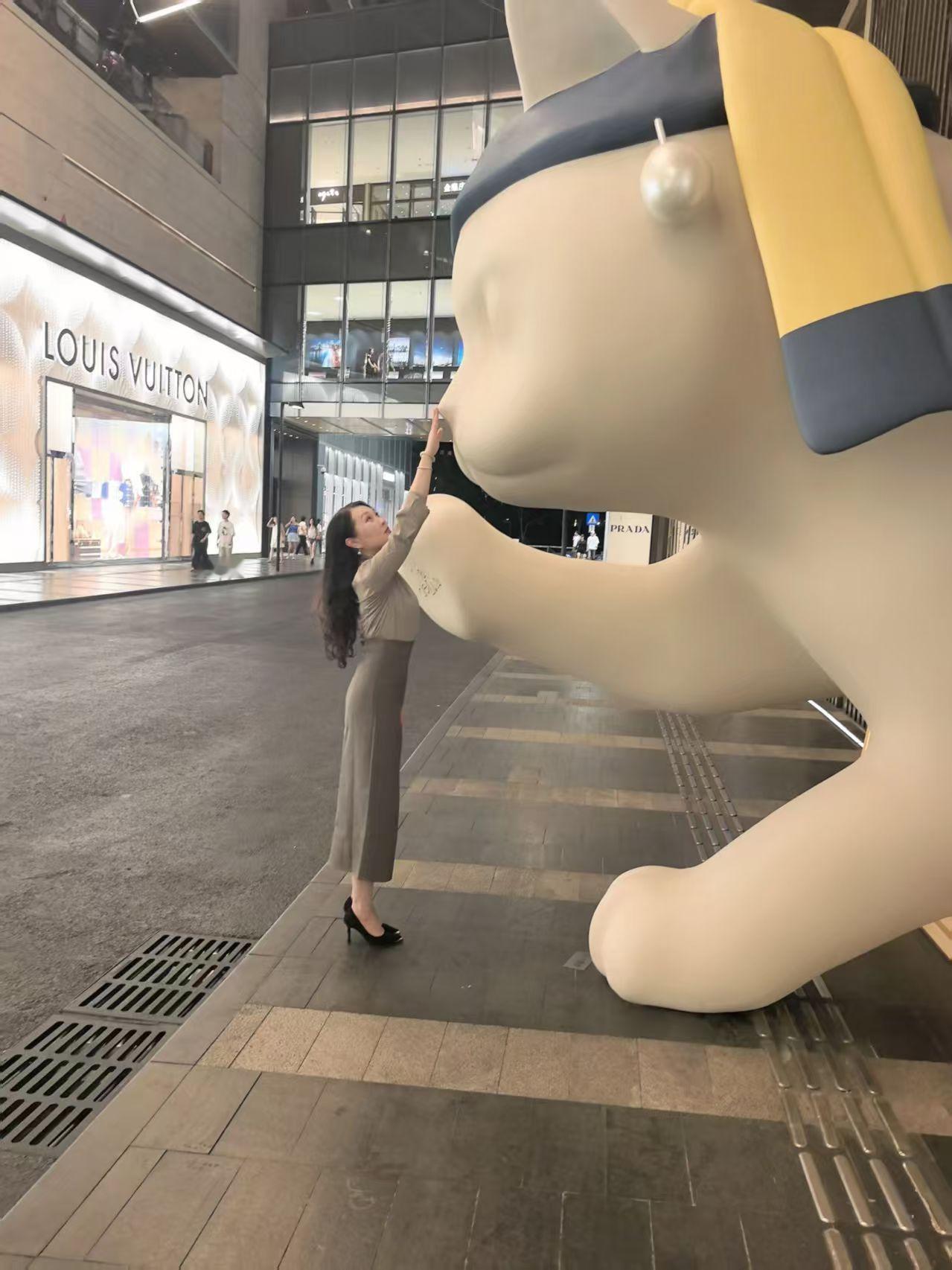 让人成熟的从来不是年龄，年龄只是个数字，经历才是成熟的催化剂。每一次起伏，都让人