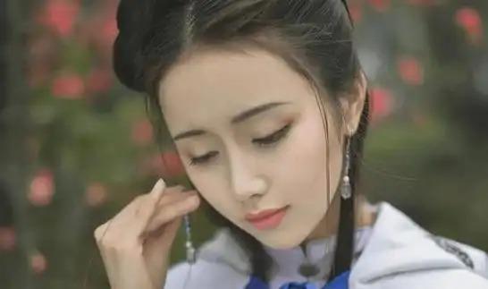 1640年，16岁的名妓李香君与侯方域成亲，新婚夜，李香君竟然将头上的“定情钗”