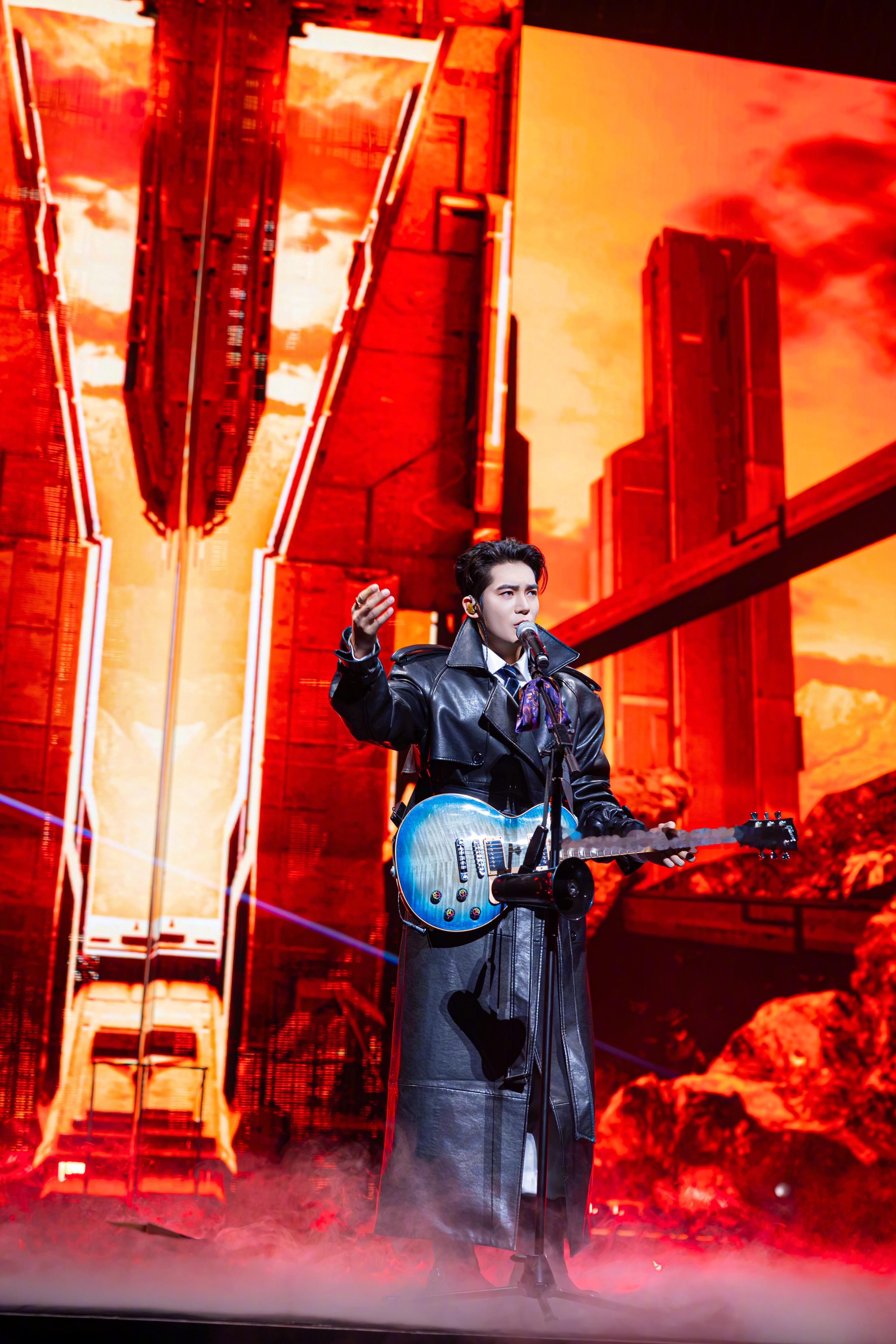 于适成都演唱会 谁懂啊！于适全开麦也太稳了！今晚成都一开场的我耳朵已然极度舒适，