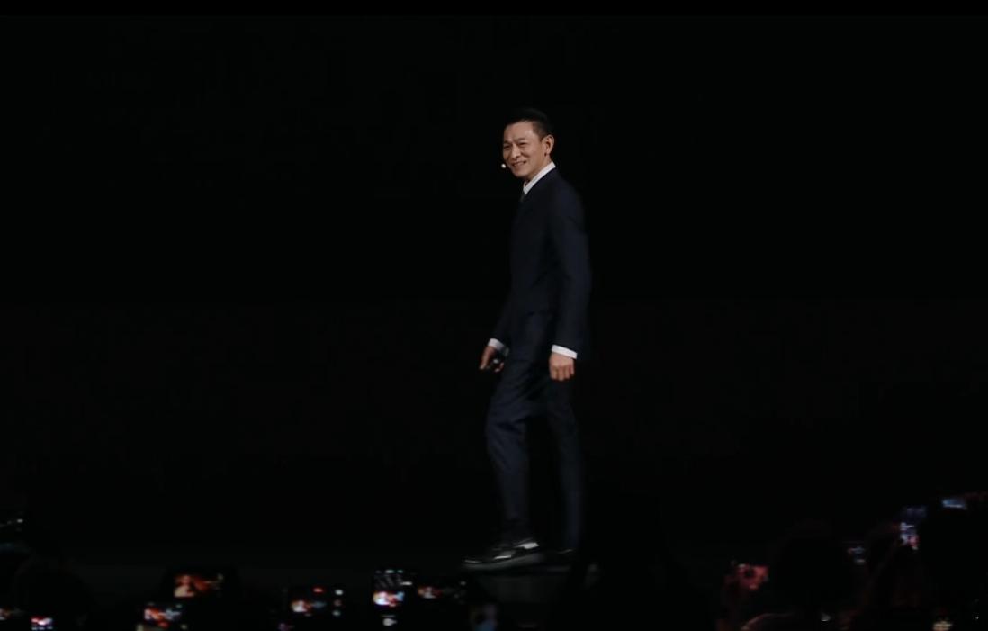 刘德华也太帅了吧，这么多年还是这么帅，这个侧面刘建明既视感。 ​​​