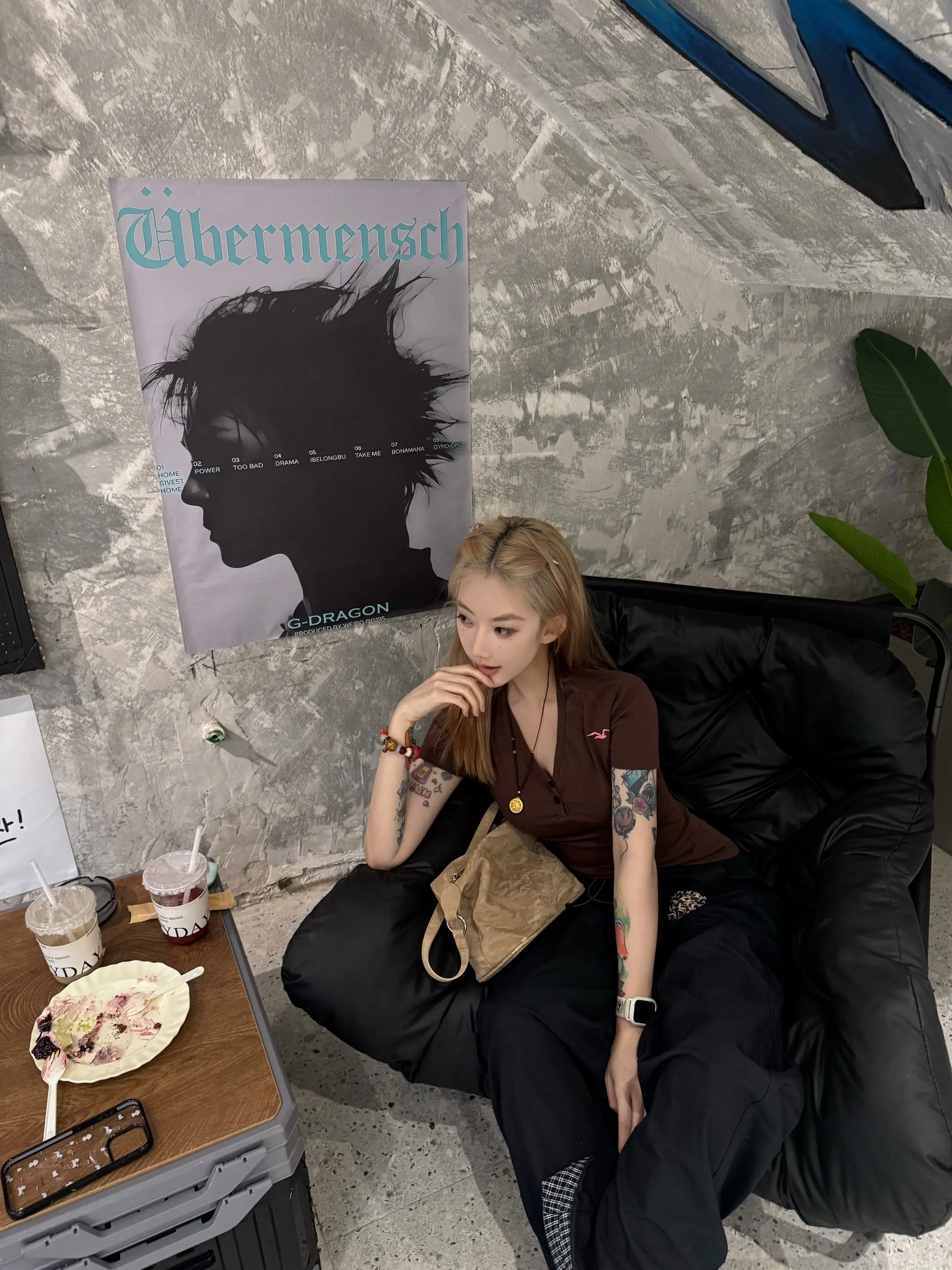 好韩的一家店 全是女孩子来拍照 其实帅哥来的也挺多 超级出片  不用去...