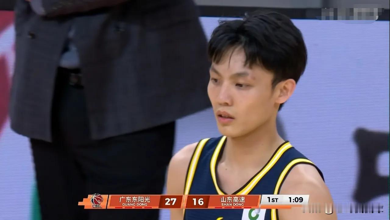 又是赢的跌跌撞撞，今晚广东主场迎战山东，艰难的以94比88赢下山东队，徐杰是真强