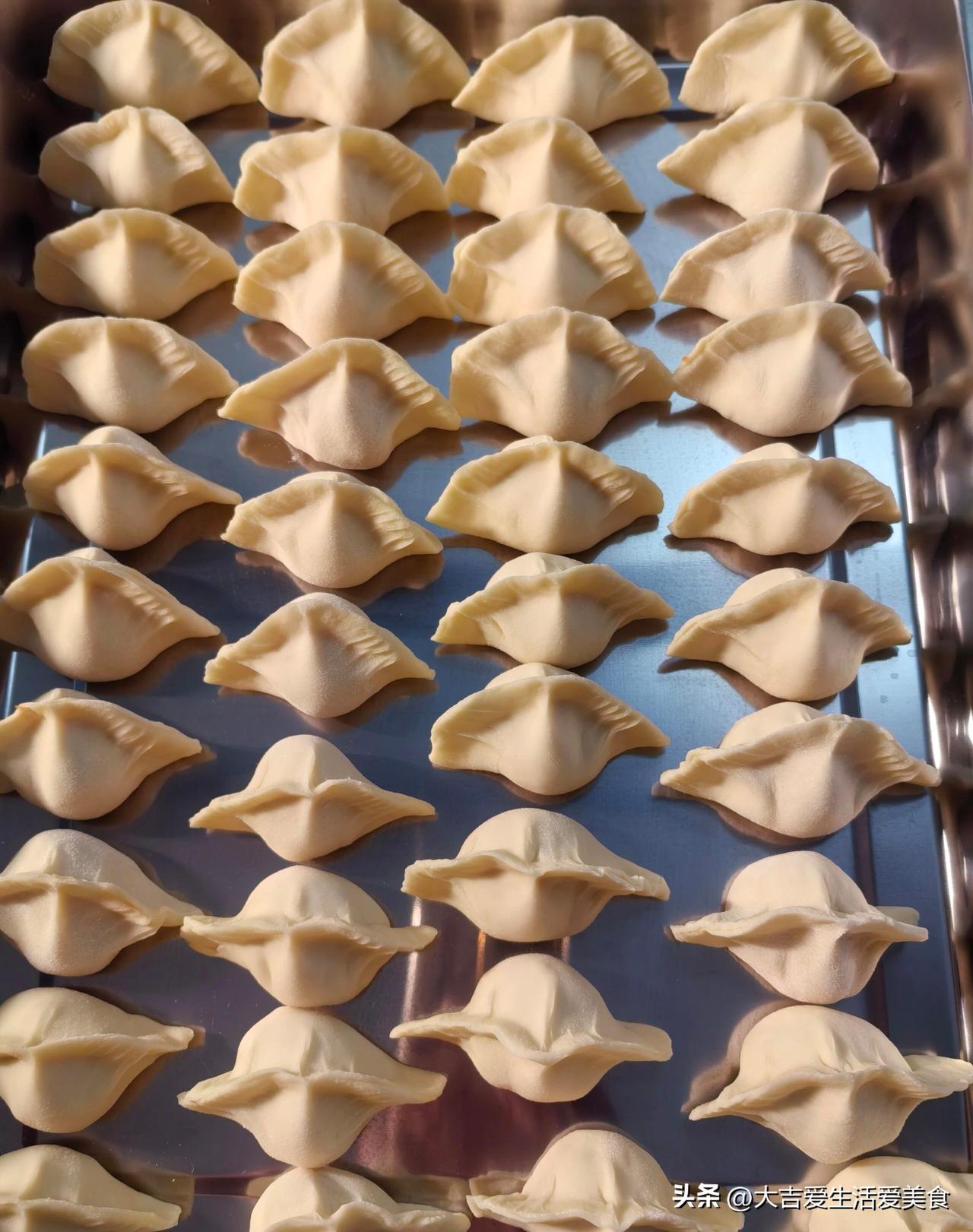 儿童水饺食谱今天分享我家的爆款水饺：玉米胡萝卜虾仁猪肉馅饺子

制作配料：猪肉3