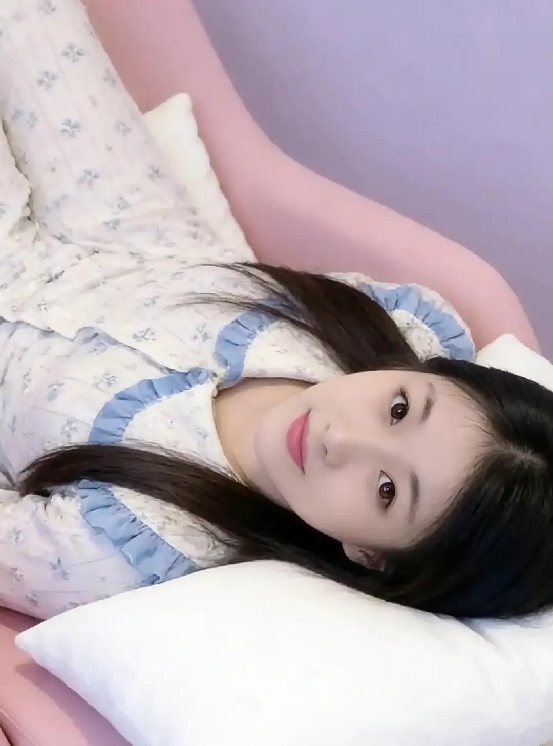 刷到一条高赞帖子，说男人一旦动了非分之想，家就保不住。

评论区一堆人喊“太真实