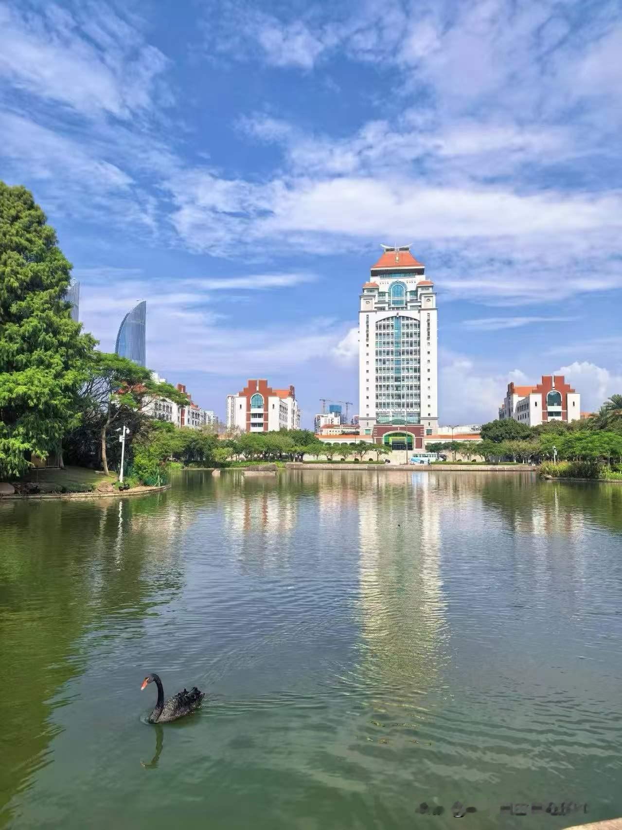 白露到来，暑气褪去，秋意越来越浓，民间也流传不少有意思的传统习俗 。
 
古时候