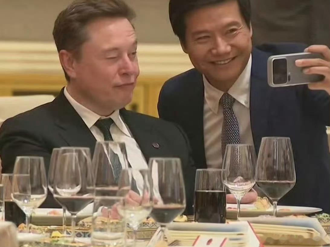 雷军说输给特斯拉不丢人小米yu7gt 其实我不懂为何拿雷军和马斯克合影嘲雷总的，