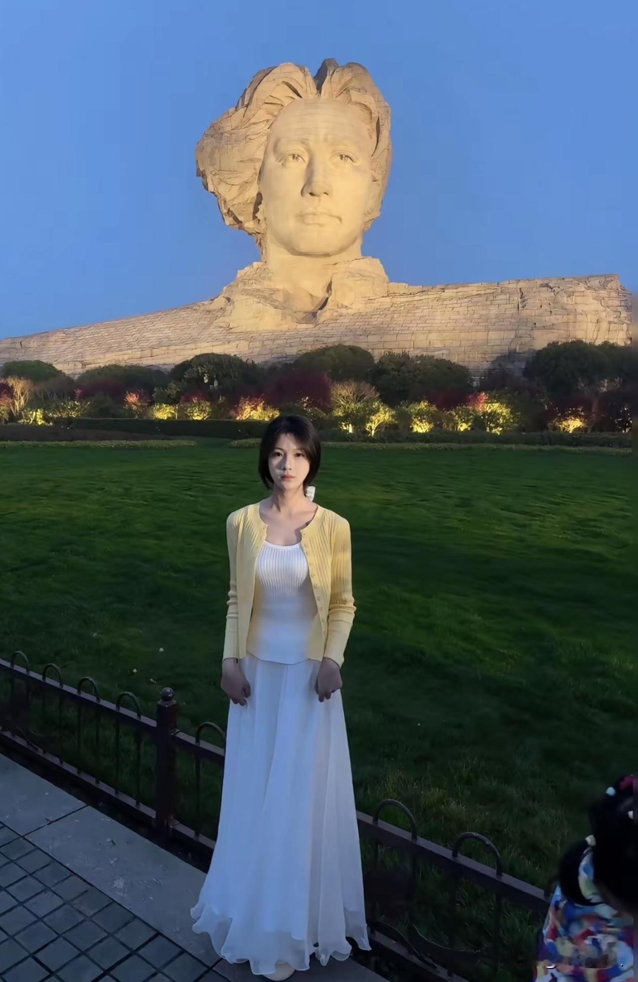 享受独处，享受自由。

如果你足够了解喜欢独处的人，你就会发现：他们最骄傲的事不